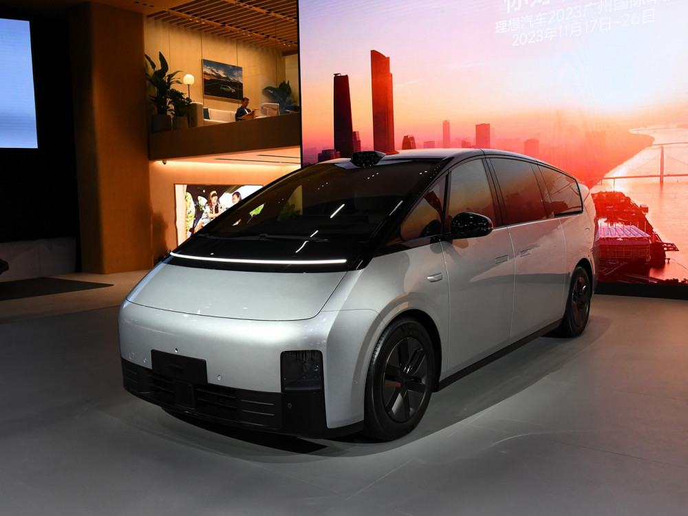 Полностью электический минивэн LiXiang Mega