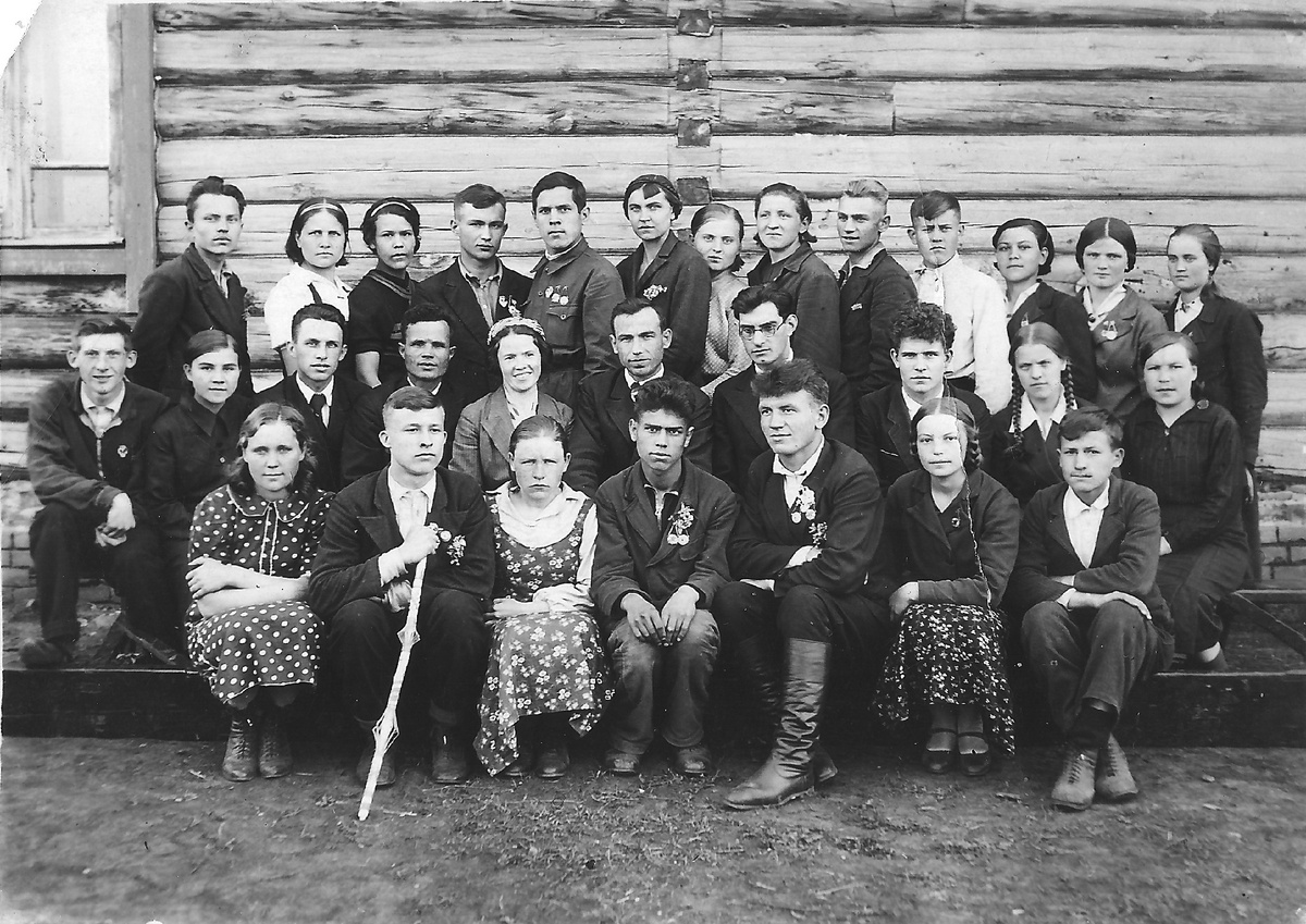 Выпускной класс, д. Яковлевка. 20.06.1945г.