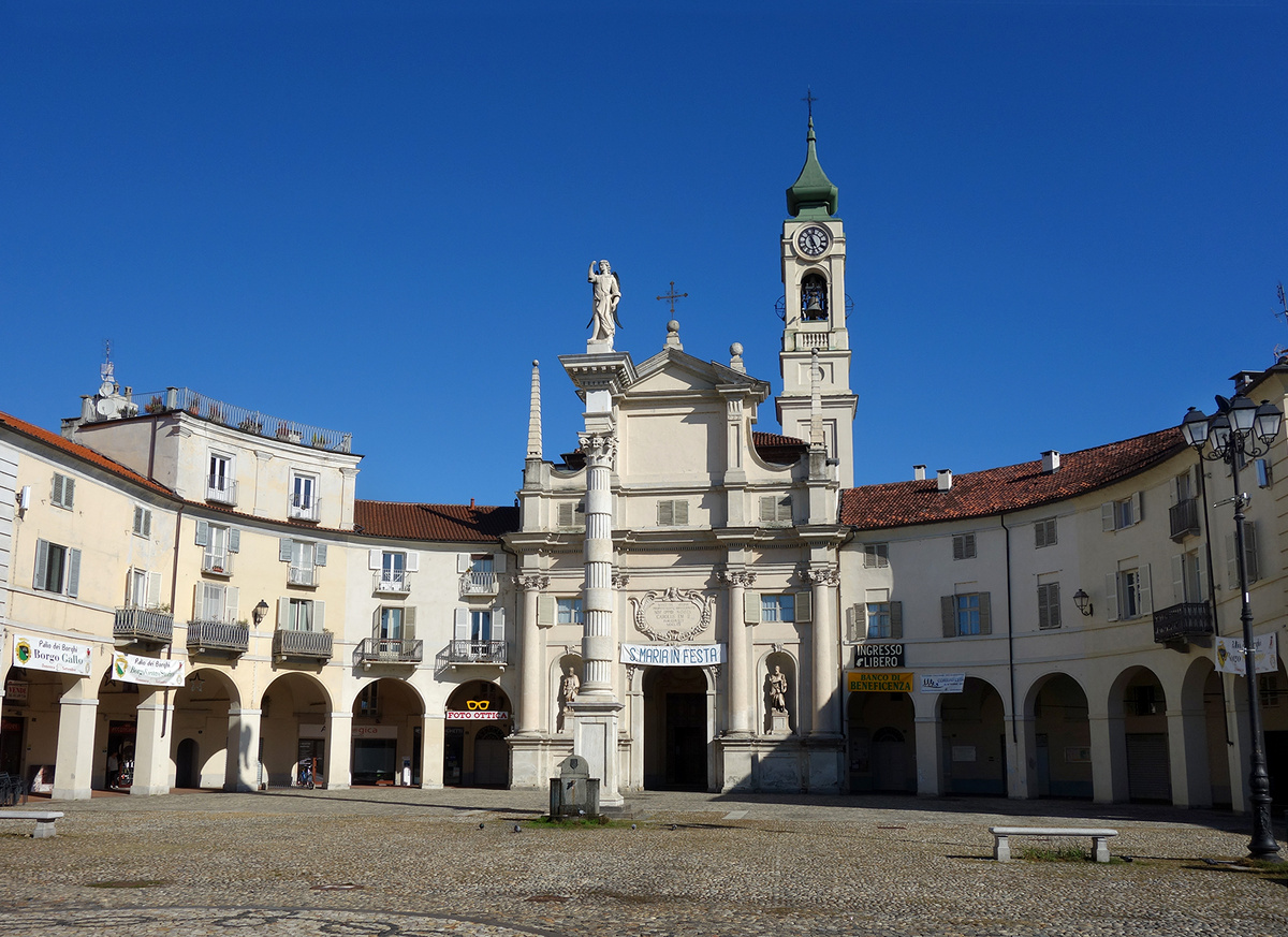 Городская площадь Венария-Реале. Пьемонт. Италия.
