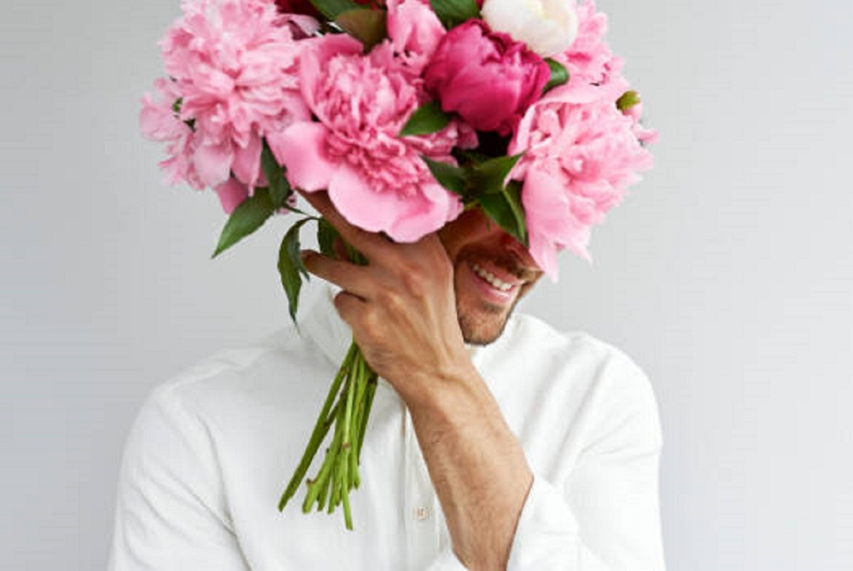    Женщинам было принято дарить цветы в этот день