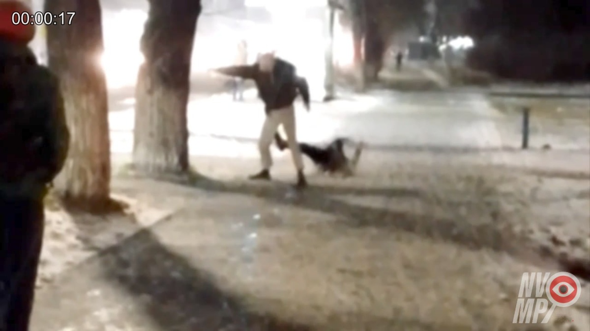 Бритый против волосатого.