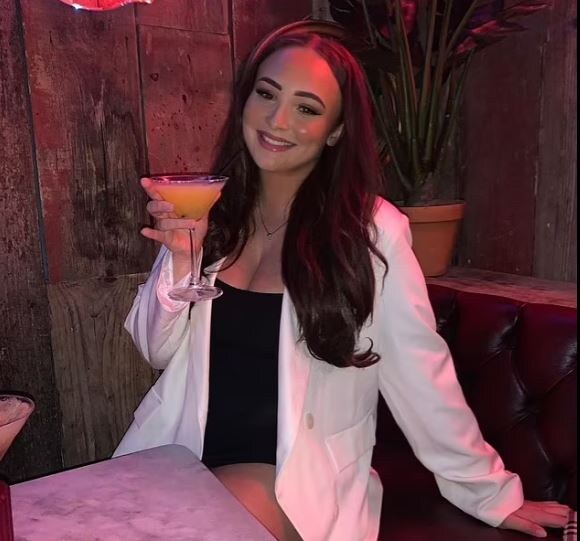 Британка Эбони заявляла, что эта поездка - "путешествие всей ее жизни"