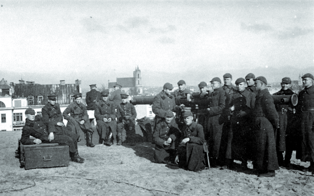 Солдаты и офицеры 29-го Литовского корпуса. Вильнюс, 1941 г.