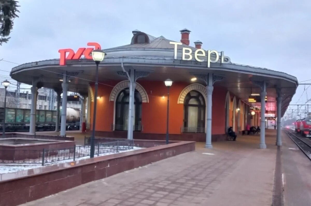    На вокзале в Твери у мужчины украли телефон, оставленный на зарядке