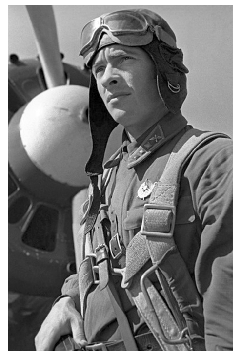 Старший лейтенант П.А. Покрышев. 1941 г.