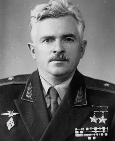 Жил небом, а утонул в воде?