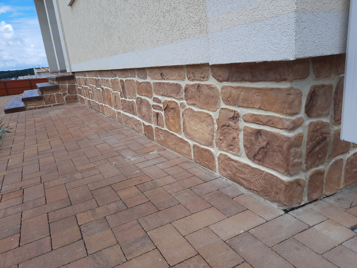 отделка цоколя печатным декоративным бетоном