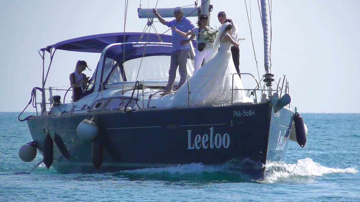 Я запечатлер свадьбу в море ->