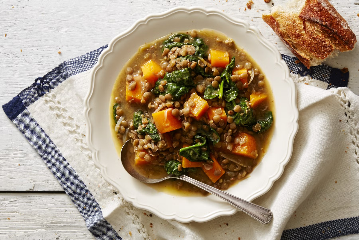 Сытное рагу из тыквы и чечевицы