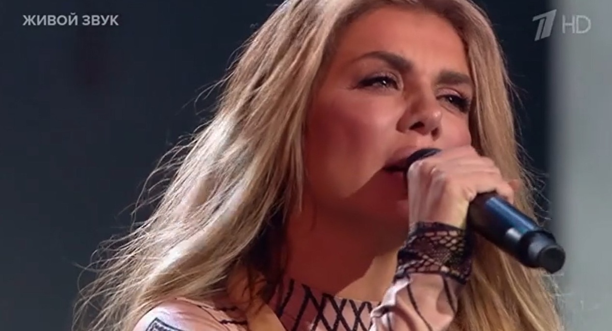 Анна Седокова в шоу "Три аккорда", скрин автора канала