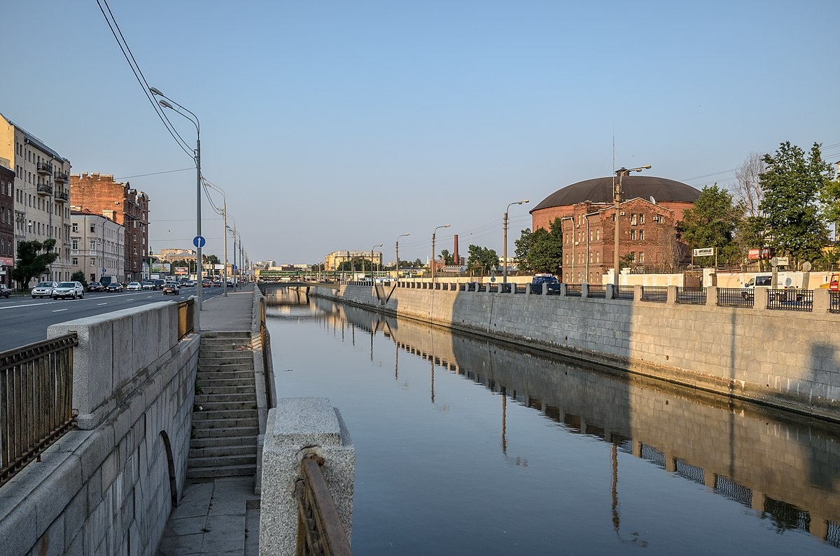 Канал достроили в 1833 году под руководством ректора ИКИПС Петра Базена