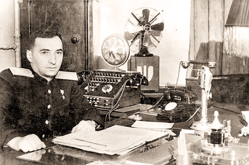 Выпускник ЛИИЖТ, начальник Октябрьской железной дороги Борис Саламбеков организовал движение поездов по узкому коридору южнее Ладожского озера