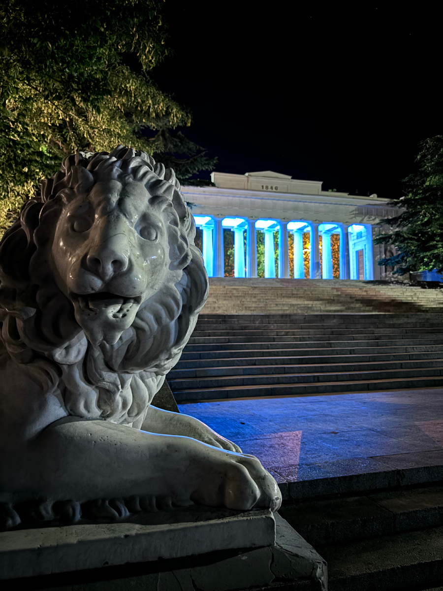 Лев все знает, но никому не расскажет. Севастополь. Фото мое