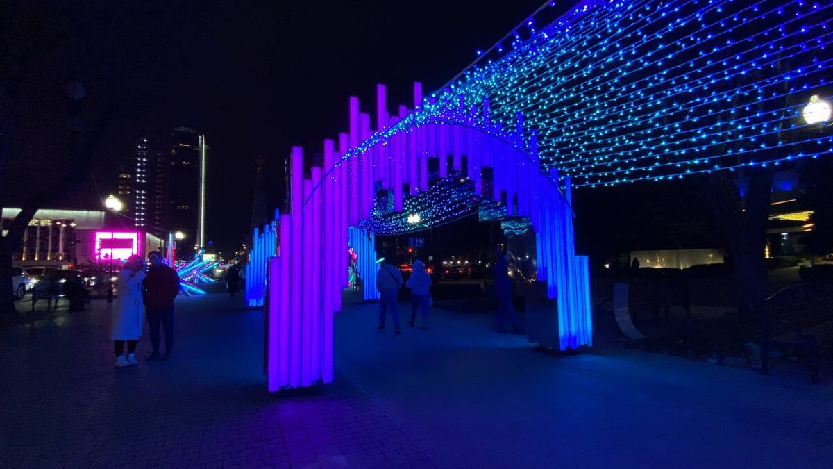 Украшения на улице Красной