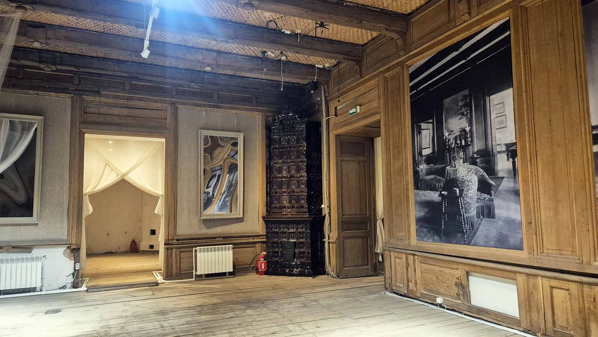 The first floor of the palace housed the state rooms - a study, a living room, a library and a billiard room. Scroll through the gallery to see more photos