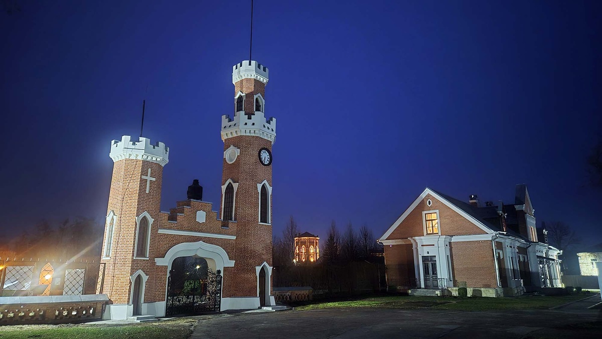 The Oldenburg Estate is a rare example of brick neo-Gothic architecture, which is worth visiting the Voronezh Region for