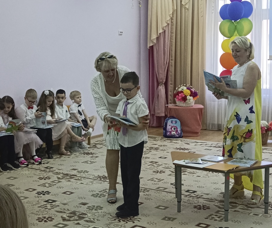 Миша выпускается из детского сада