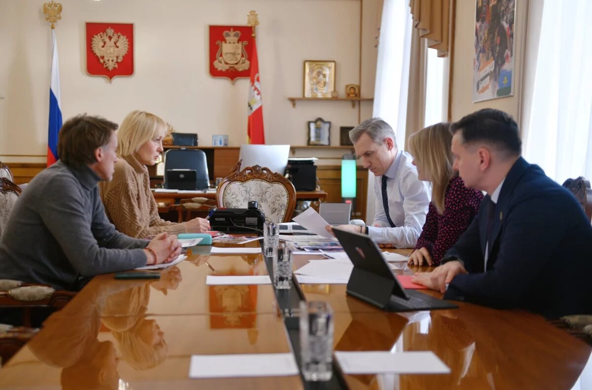    Смоленский губернатор встретился с родственниками Героя Александра Бичаева