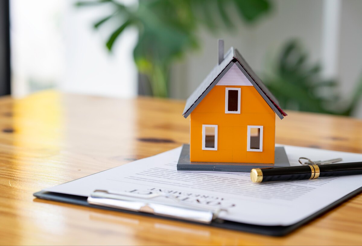    Договор дарения доли заключается в письменной формеshutterstock.com