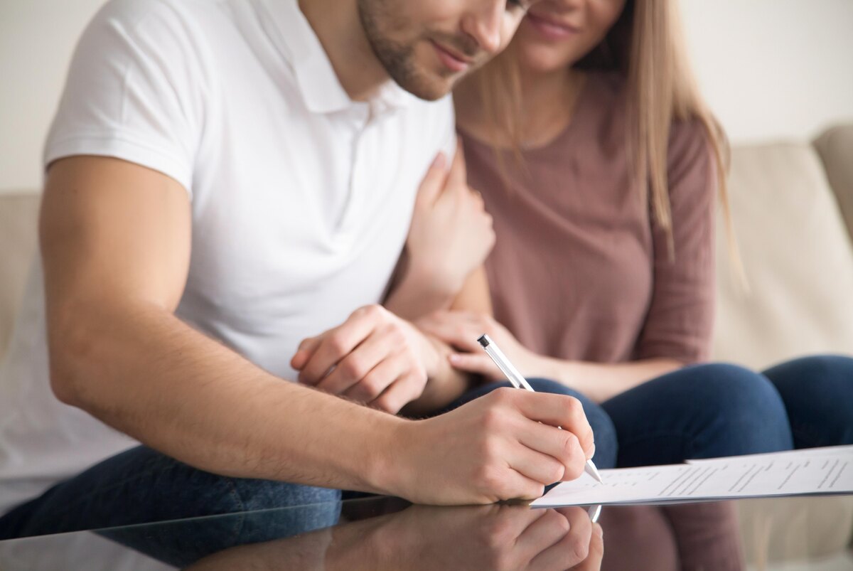    На одаряемого ложится налоговое бремя в случае получения в дар недвижимого имуществаshutterstock.com