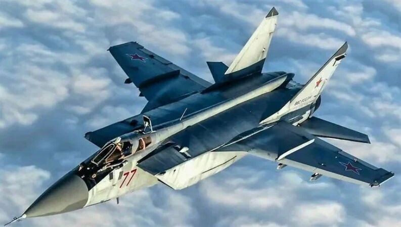 МиГ-31 — советский двухместный сверхзвуковой высотный всепогодный истребитель-перехватчик дальнего радиуса действия.