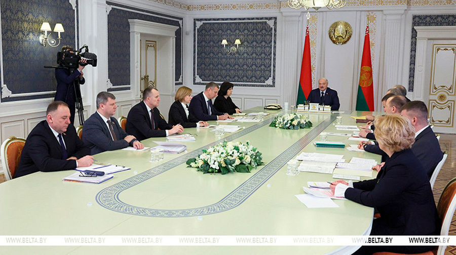     Лукашенко представили законопроект о статусе председателей рай- и горисполкомов