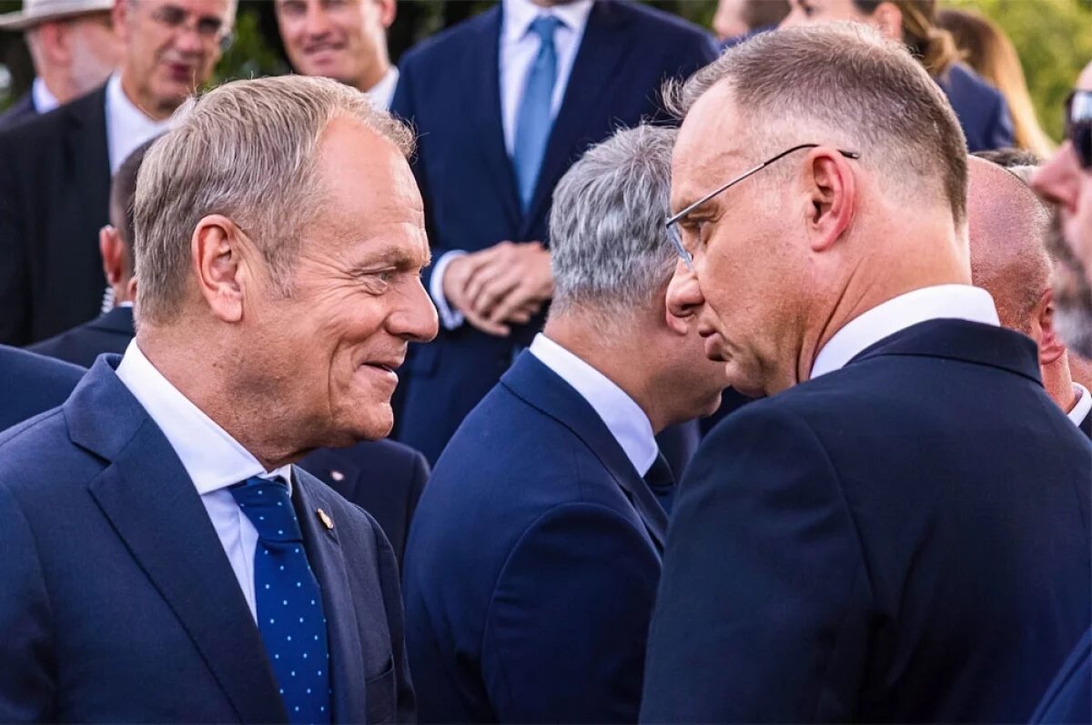    Премьер Дональд Туск (слева) и президент Анджей Дуда