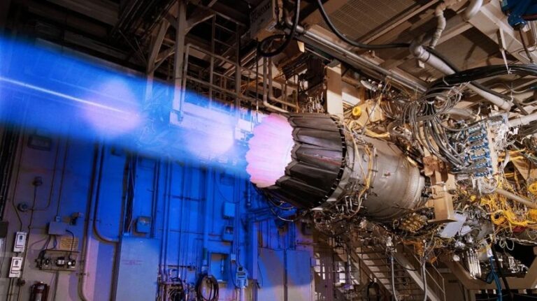 Двигатель Pratt & Whitney F135, усовершенствование которого легло в основу программы NGAP, во время испытаний. (Фото предоставлено: Pratt & Whitney)