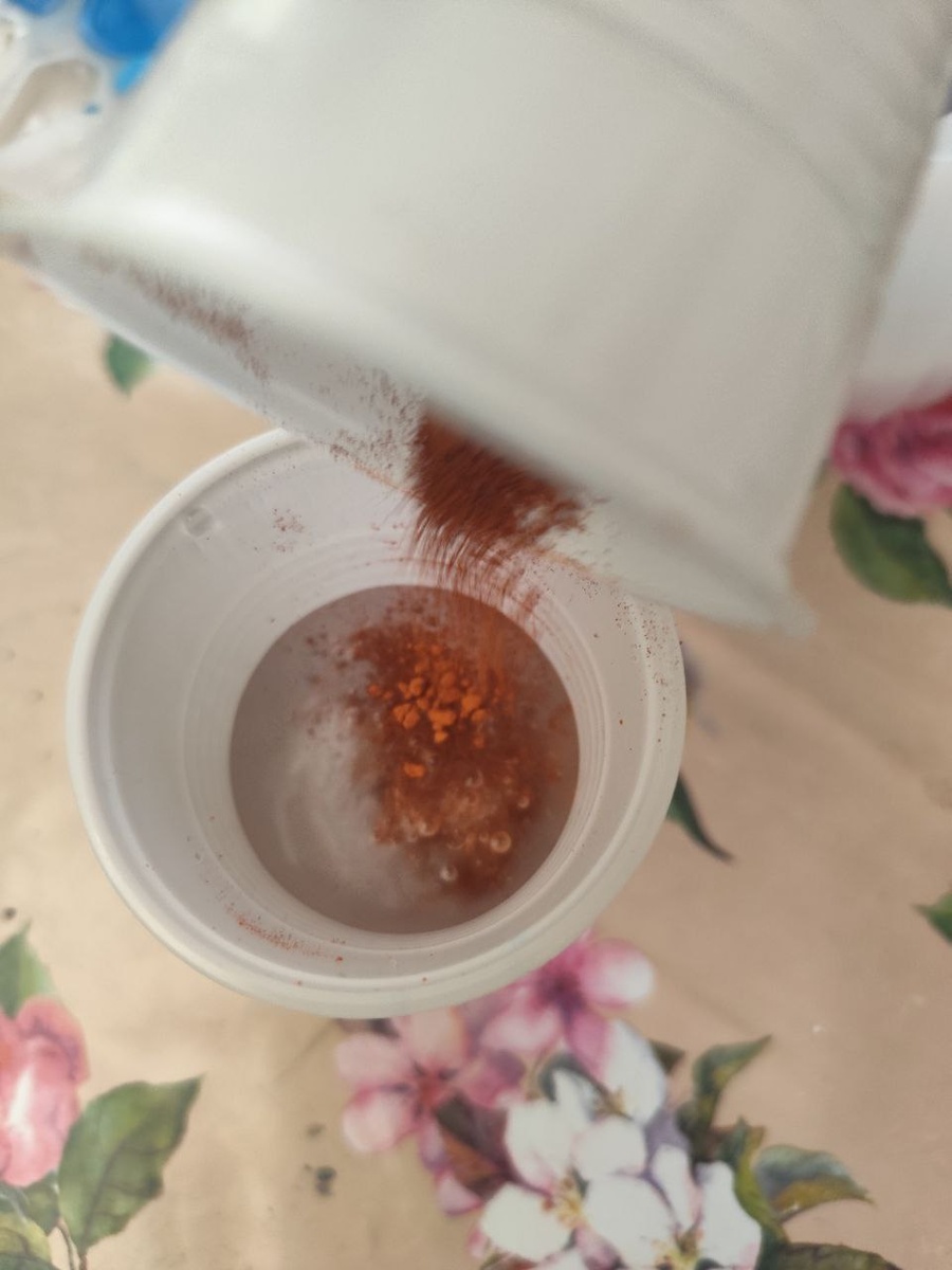 Добавьте пигмент в воду