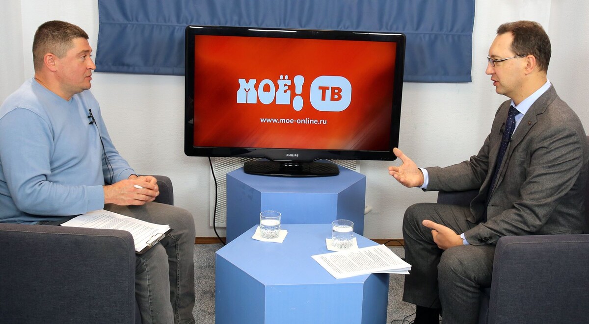 Начальник экономического отдела воронежского отделения Банка России Максим Коршунов в студии «МОЁ!»  📷
