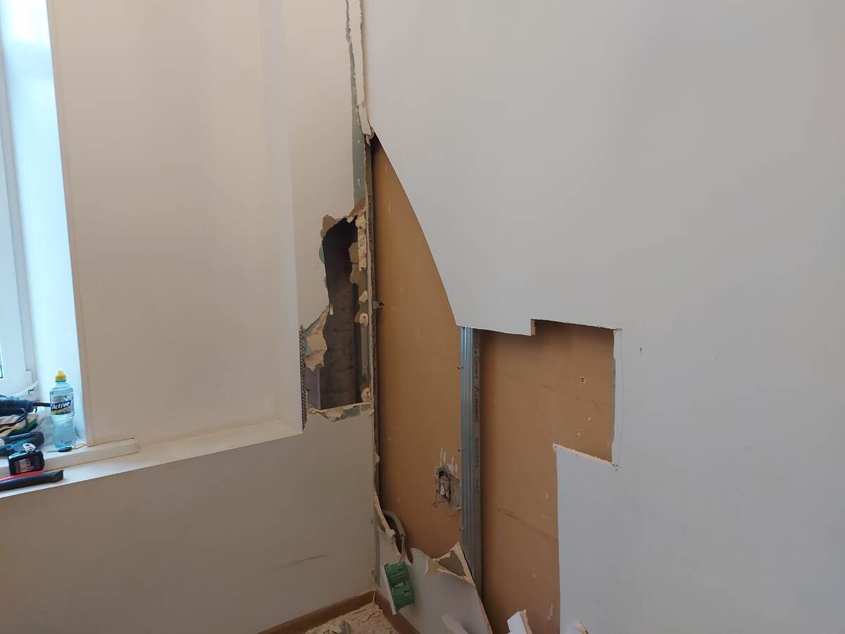 В некоторых местах изоляция отсутствола.