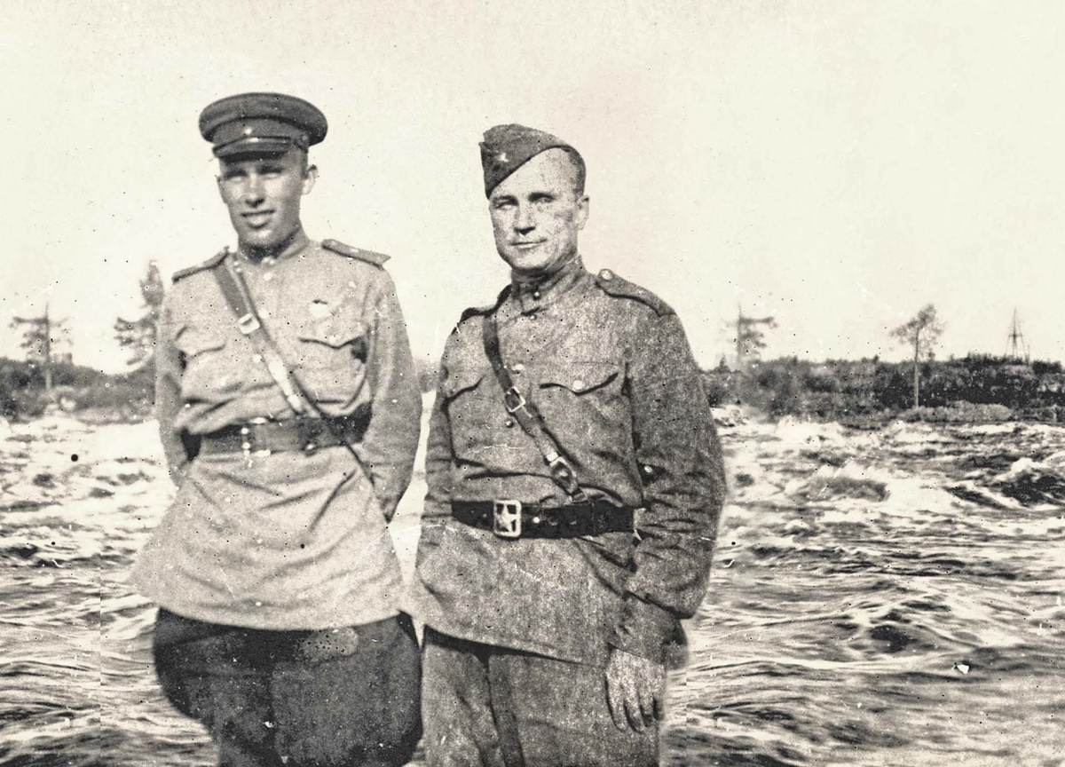 Сергей Алексеевич Ксенофонтов (справа)