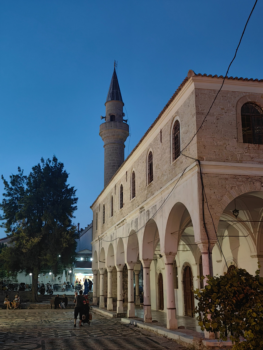 Alaçatı Pazaryeri Camii