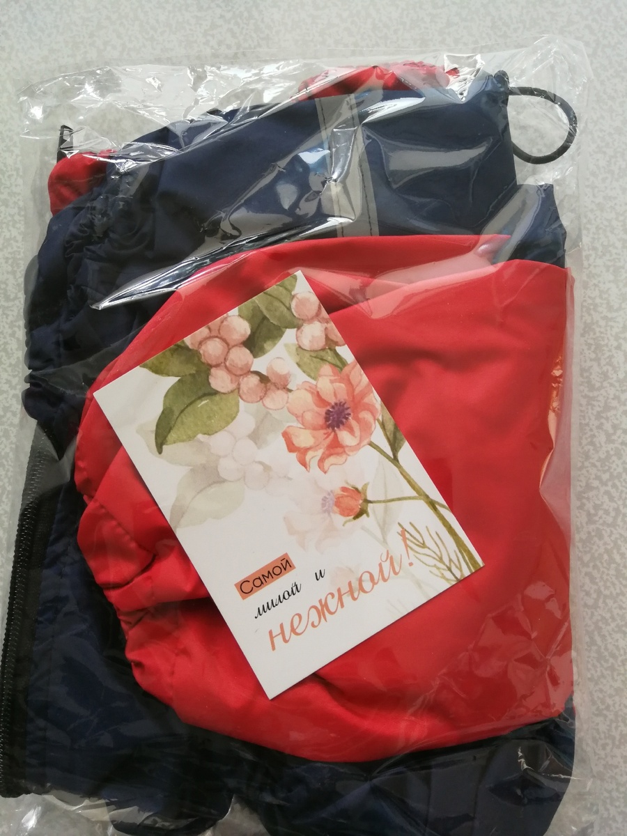 С трепетом открываем посылочку - это как будто "почта из будущего"!