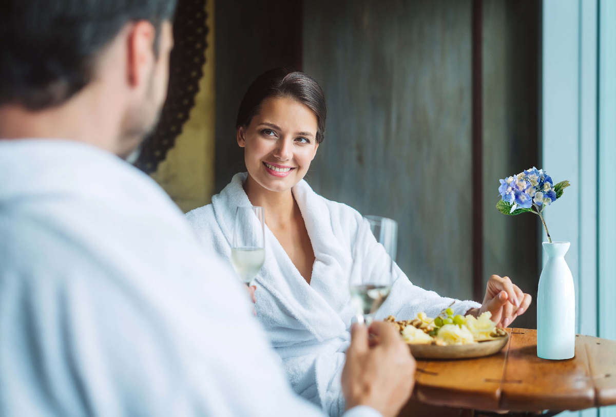 После сеанса массажа вы можете пообзаться за чашечкой чая с изумительным видом на город
