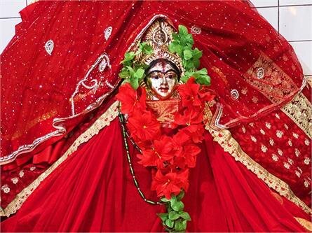 Мурти Богини Апарны в храме