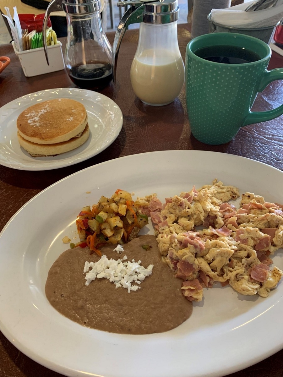 Завтрак в кафе