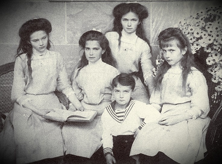 Царская семья. Изображение взято с Яндекс картинок.