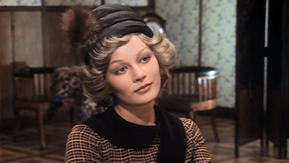 Веденеева в х/ф "Здравствуйте, я ваша тётя!"