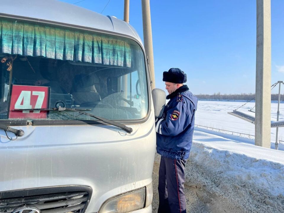    Проверки автобусов в Барнауле. Источник: t.me/gibdd22