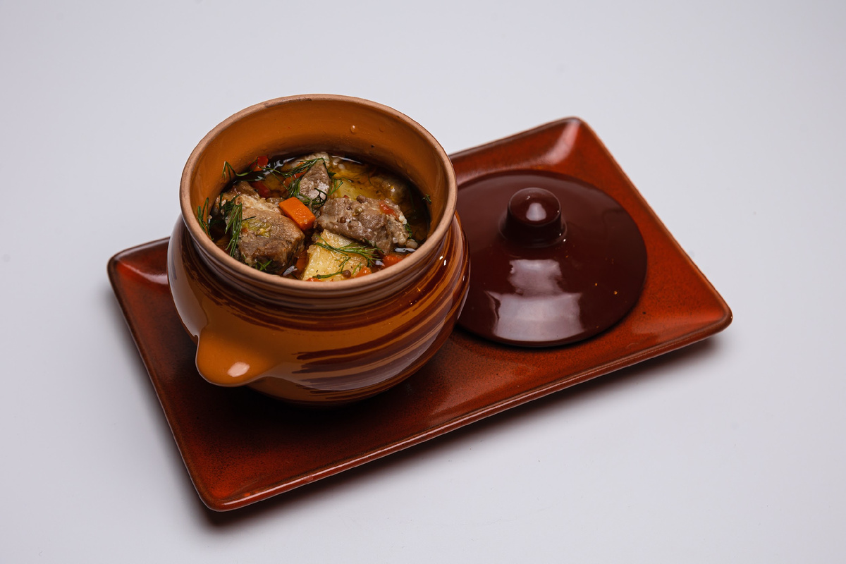 Жаркое в горшочке или мясо по-петровски