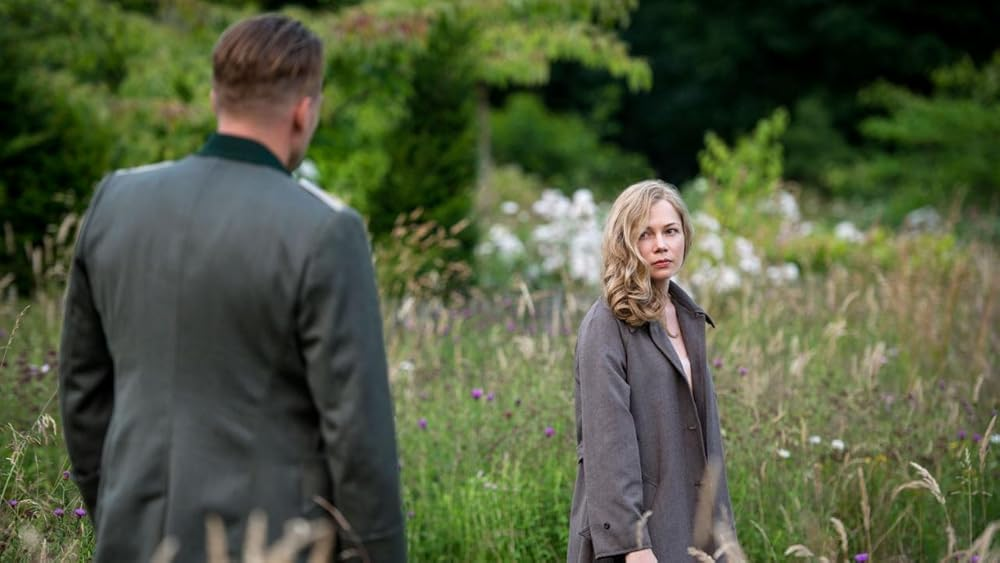 Кадр из фильма «Suite Française». Режиссер: Сол Дибб. Производство: Alliance, Aurum Producciones S.A., BBC Films, BFI Film Fund, Canal+ [fr], Le Tax Shelter du Gouvernement Fédéral de Belgique, Qwerty Films, Scope Pictures, TF1 Droits Audiovisuels, The Weinstein Company LLC, Wallimages