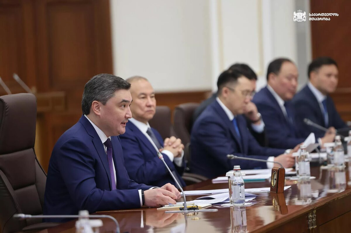 Грузинская делегация во главе с премьером Ираклием Кобахидзе на встрече с главой правительства Казахстана Олжасом Бектеновым
© Сourtesy of Georgian Government