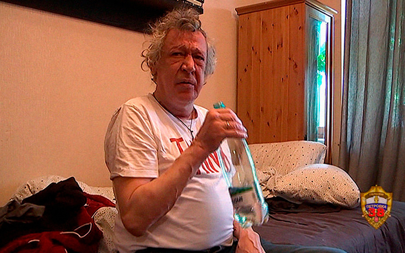  Михаил Ефремов перед отъездом в суд Москвы, 9 июня 2020 года. Фото: ГУ МВД по Москве/ТАСС