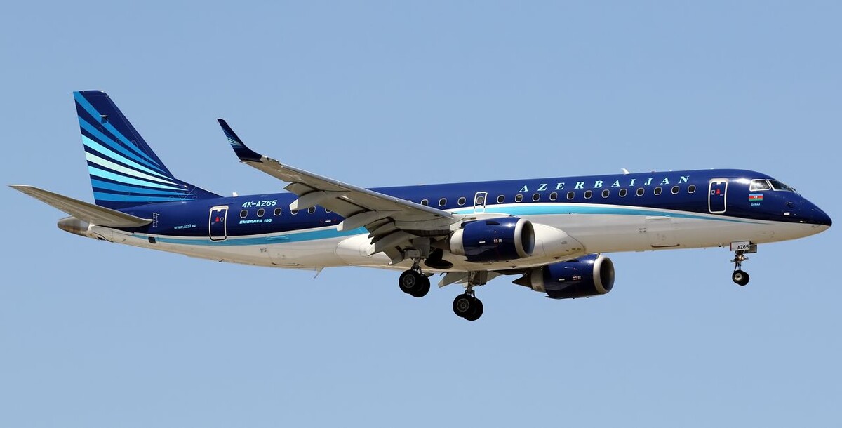 Так выглядел самолет Embrier E190 за 8 лет до катастрофы. Фото: Mehmet Mustafa Celik/Wikipedia/CC BY-SA 4.0