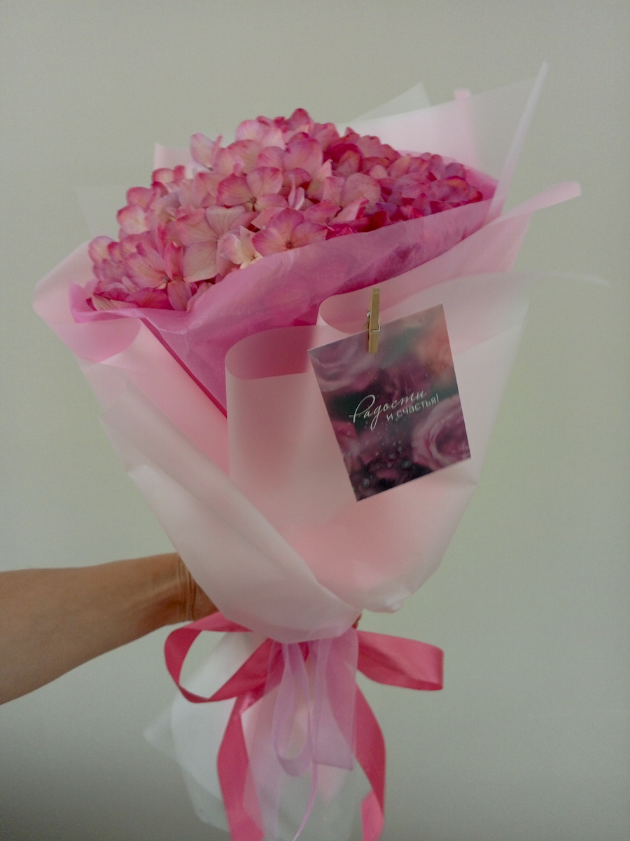 Букетик от внучки, Криса и правнука и теплые слова в открытке.