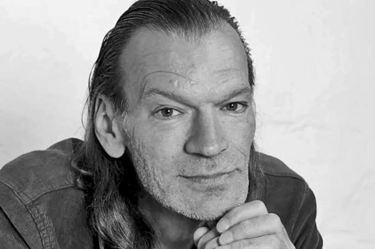    Бард Вадим Стройкин выпал из окна в Петербурге и погиб