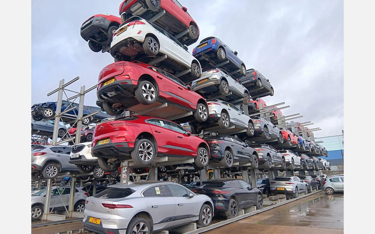    ev__newt / Threads (входит в корпорацию Meta, признана экстремистской и запрещена в России)