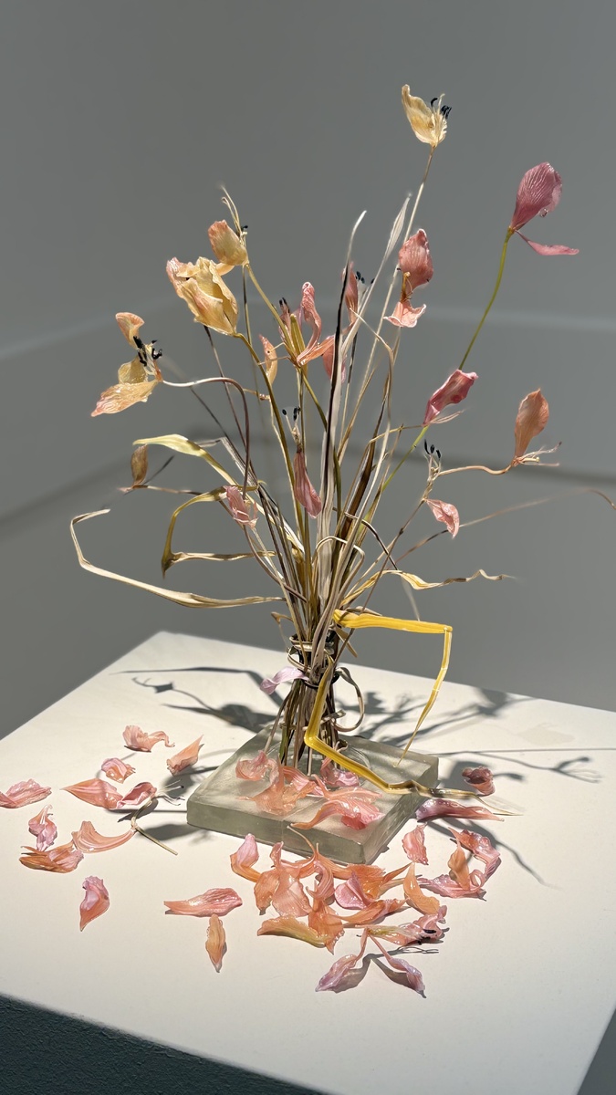 представляете, это все выполненно из стекла!!! просто невообразимо насколько тонкая и реалистичная работа