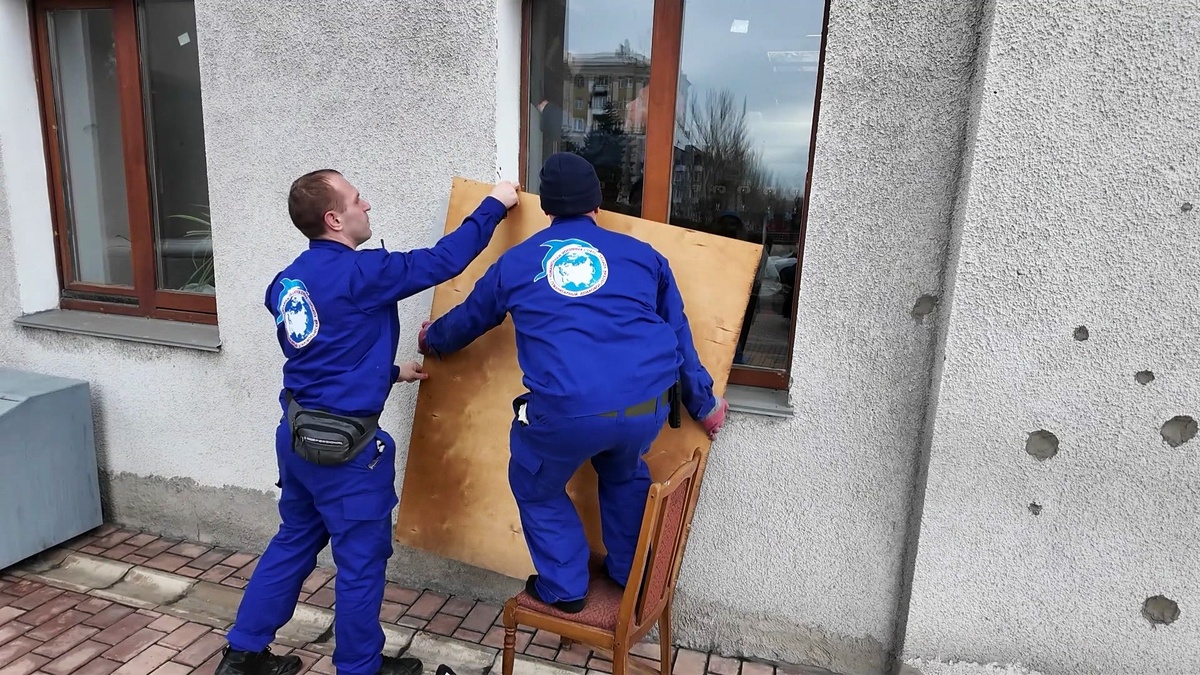    Югорчане восстанавливают Донецкий музыкально-драматический театр